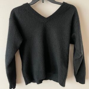 Equipment Black Cashmere V-neck Sweater Top Slim Fit size M